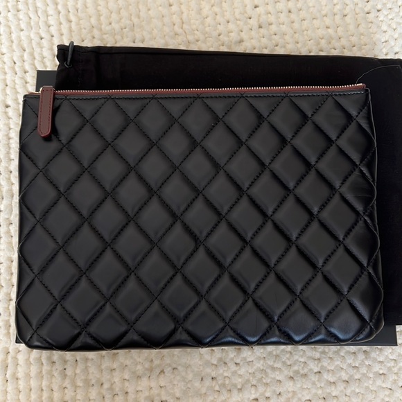 CHANEL O Case Medium Lambskin Leather Clutch Pouch - Limited Edition - Picture 4 of 17